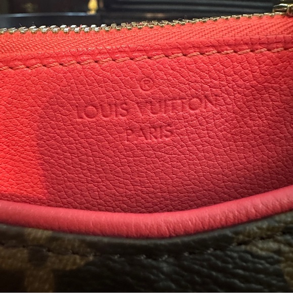 Louis Vuitton Pre-Owned
2016 Monogram Pallas MM satchel - Picture 13 of 16